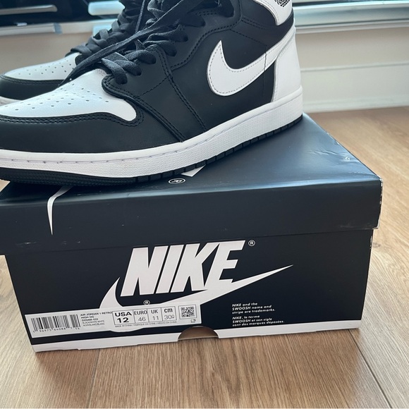 Air Jordan 1 Retro High OG "Black & White" - Picture 9 of 9